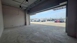 Carros Centre (D25), Factory #612412341